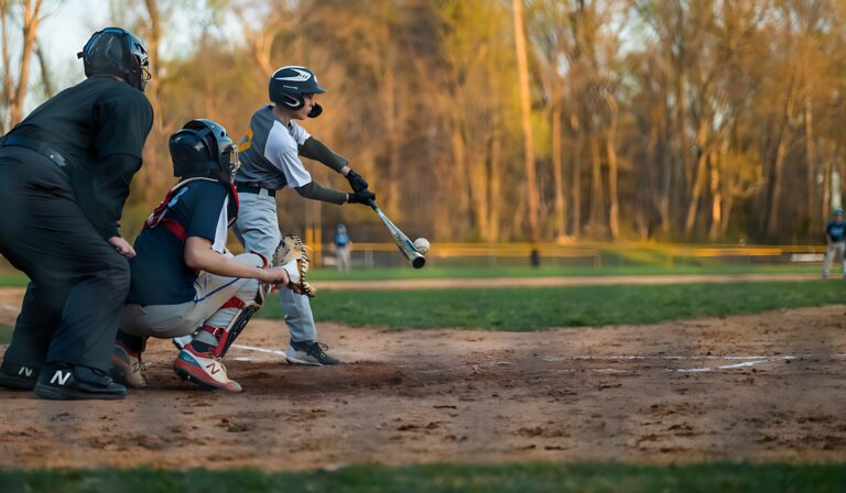 How to Properly Swing a Baseball Bat?
